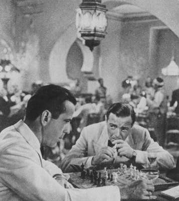 Фрагмент из фильма Касабланка, шахматы